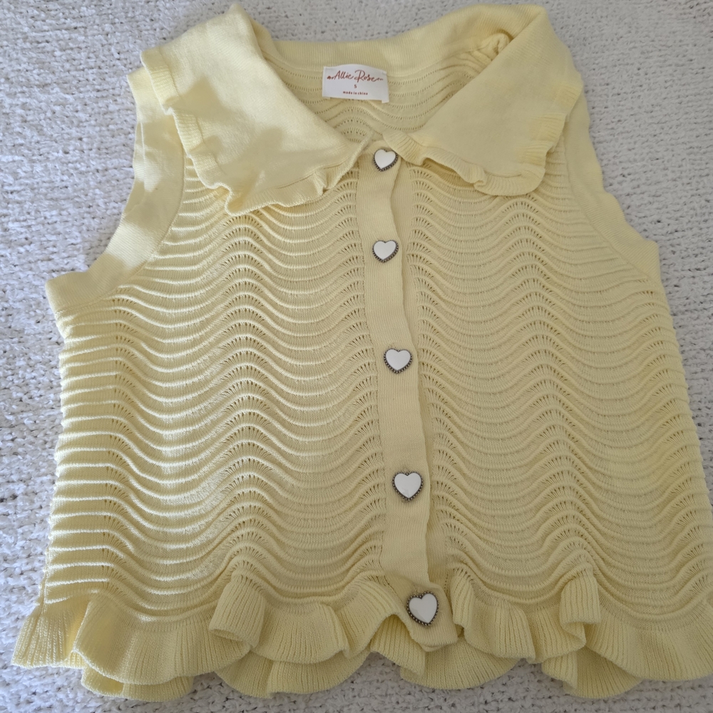 Chic Yellow Sleeveless Blouse with Heart Buttons